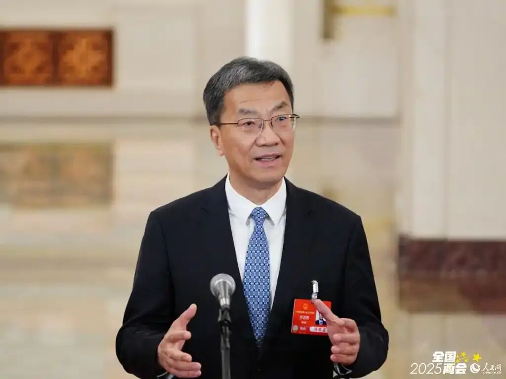 教育部部长怀进鹏在2025年全国两会部长通道接受采访