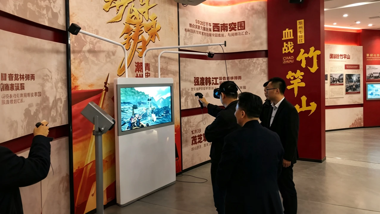 VR党建交互机柜：一机双屏展示界面或使用图