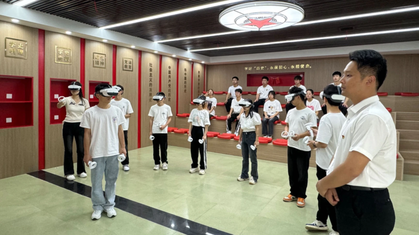 VR红色一体机（8K）：临时活动与巡展真实照片