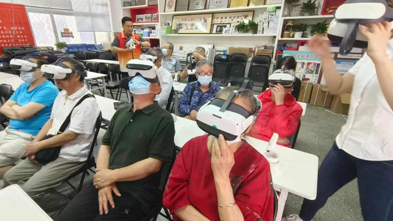 VR红色一体机（8K）：党员集中培训真实照片
